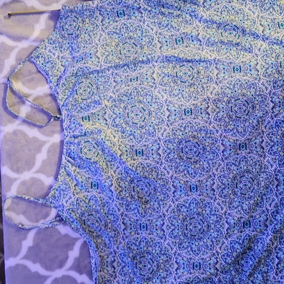 tank tops - Picture 2 of 5